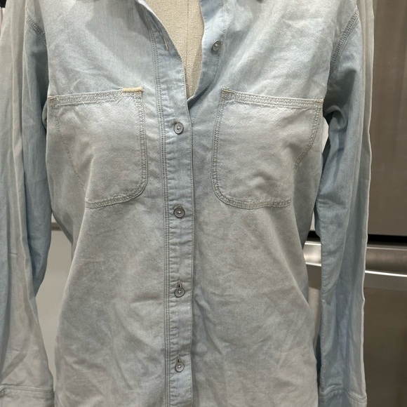 Madewell Style 25240 Light Wash Chambray Ex-Boyfriend Button Down Top Women’s XS - Picture 3 of 7